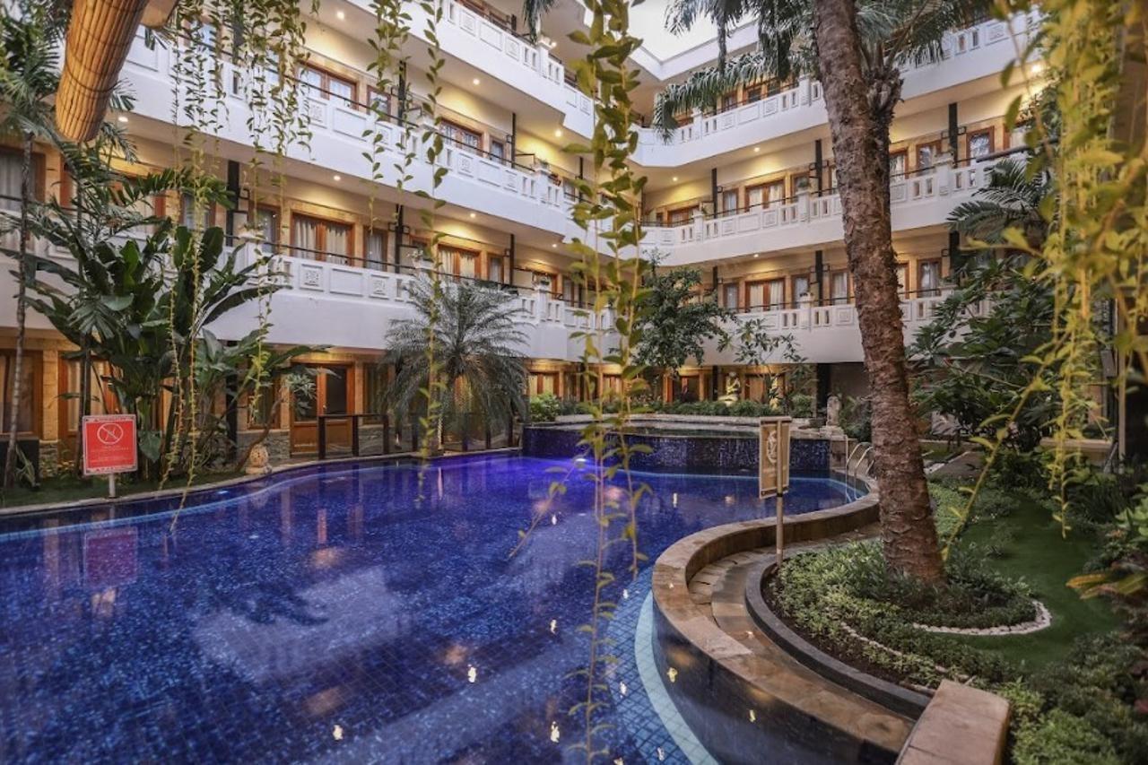 Famous Hotel Kuta Formerly Permata Kuta Hotel Exterior foto