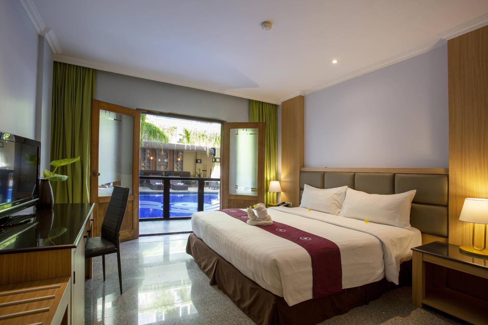 Famous Hotel Kuta Formerly Permata Kuta Hotel Exterior foto