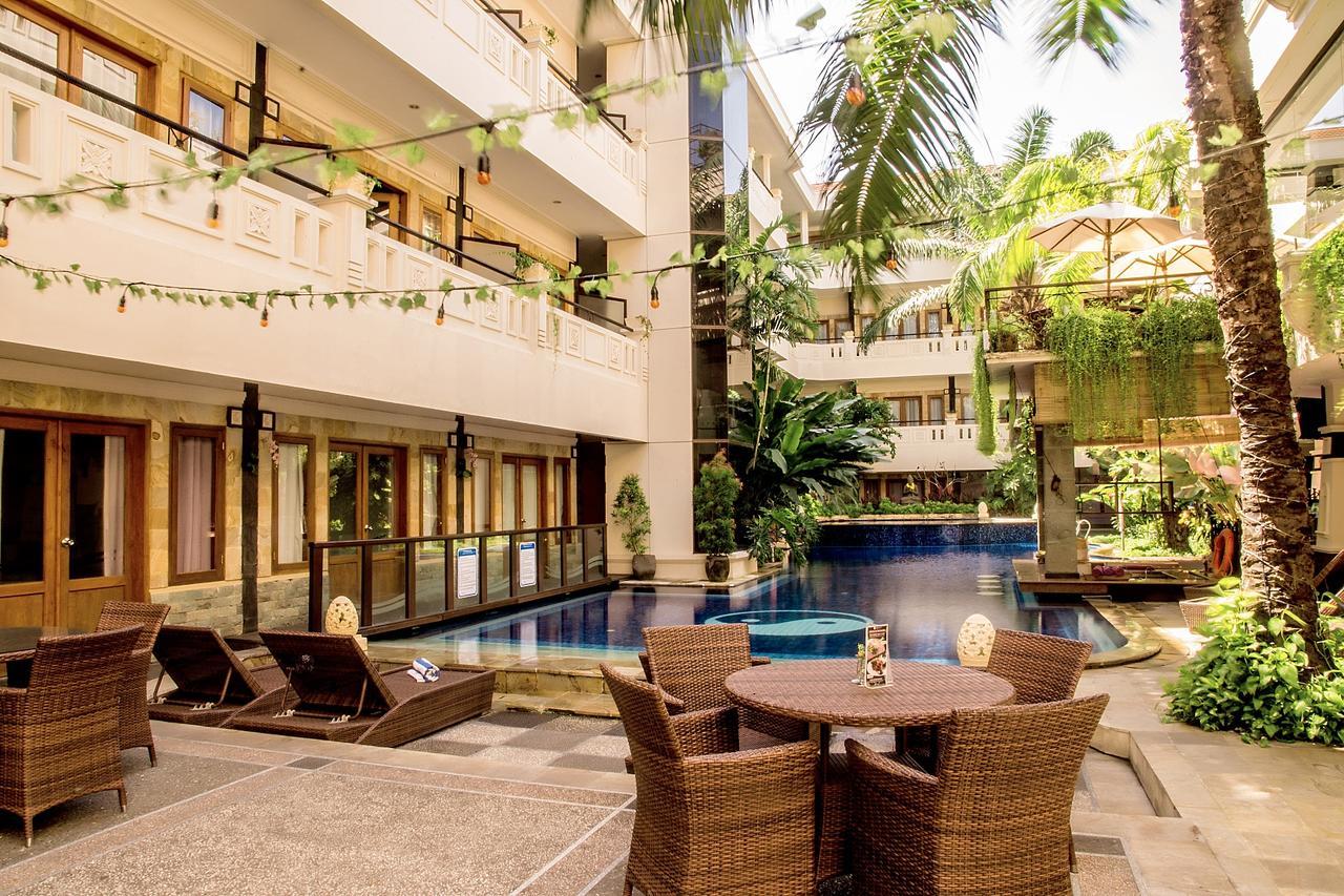 Famous Hotel Kuta Formerly Permata Kuta Hotel Exterior foto